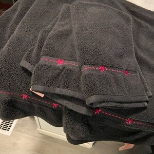 Betsey Johnson Black Cotton Towels with pink bows 🎀